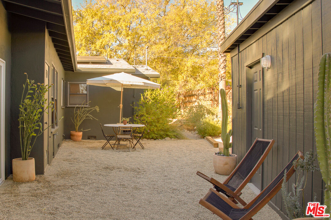 10816 Redmont Avenue Tujunga, CA 91042 - Photo 29 of 31 a view of two chairs in the balcony