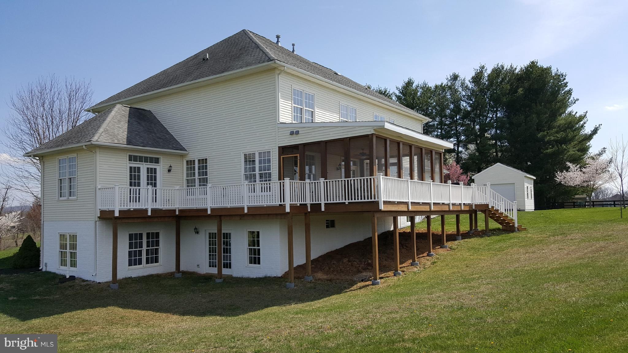16721 Ivandale Road Hamilton, VA 20158 - Photo 28 of 30 Side & Back