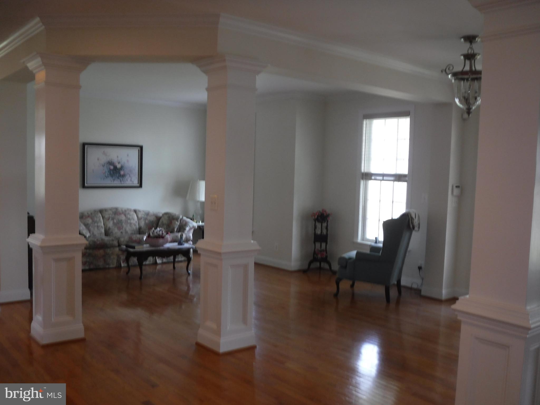 16721 Ivandale Road Hamilton, VA 20158 - Photo 8 of 30 Living Room