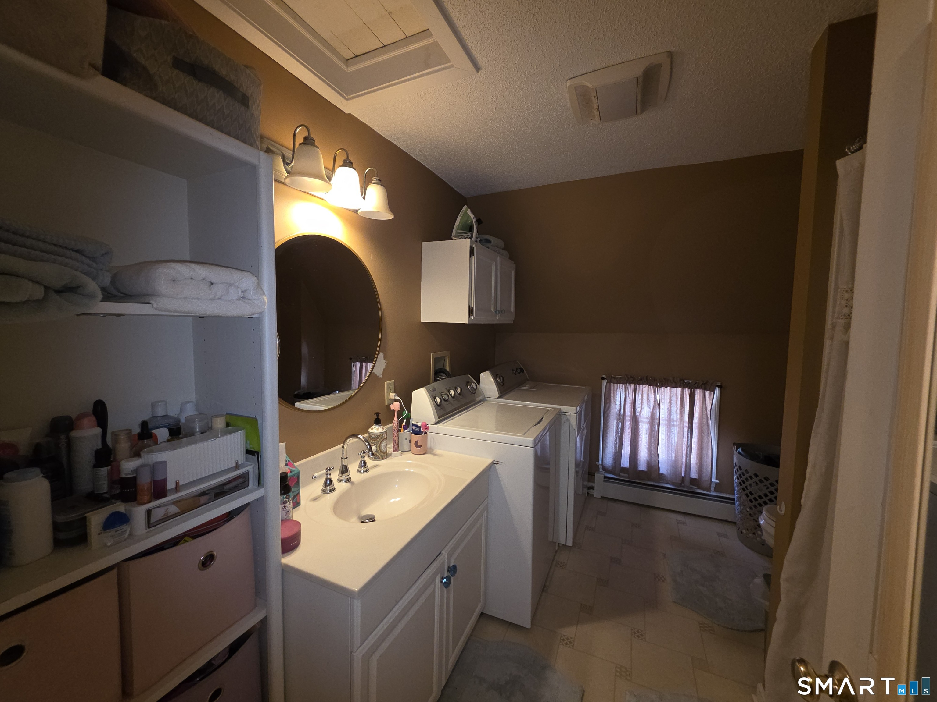 44 Maple Avenue Windsor, CT 06095 - Photo 10 of 35 Main unit bathroom