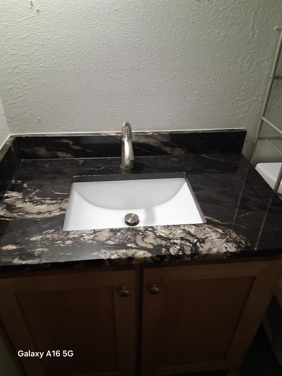 1501 East Interstate 30, Unit 223 Garland, TX 75043 - Photo 11 of 19 a close view of stove