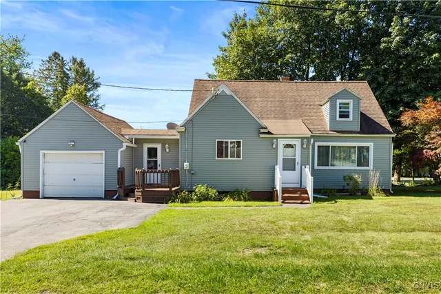 $271,000 | 102 Hedgewood Place, Deerfield, NY 13502
