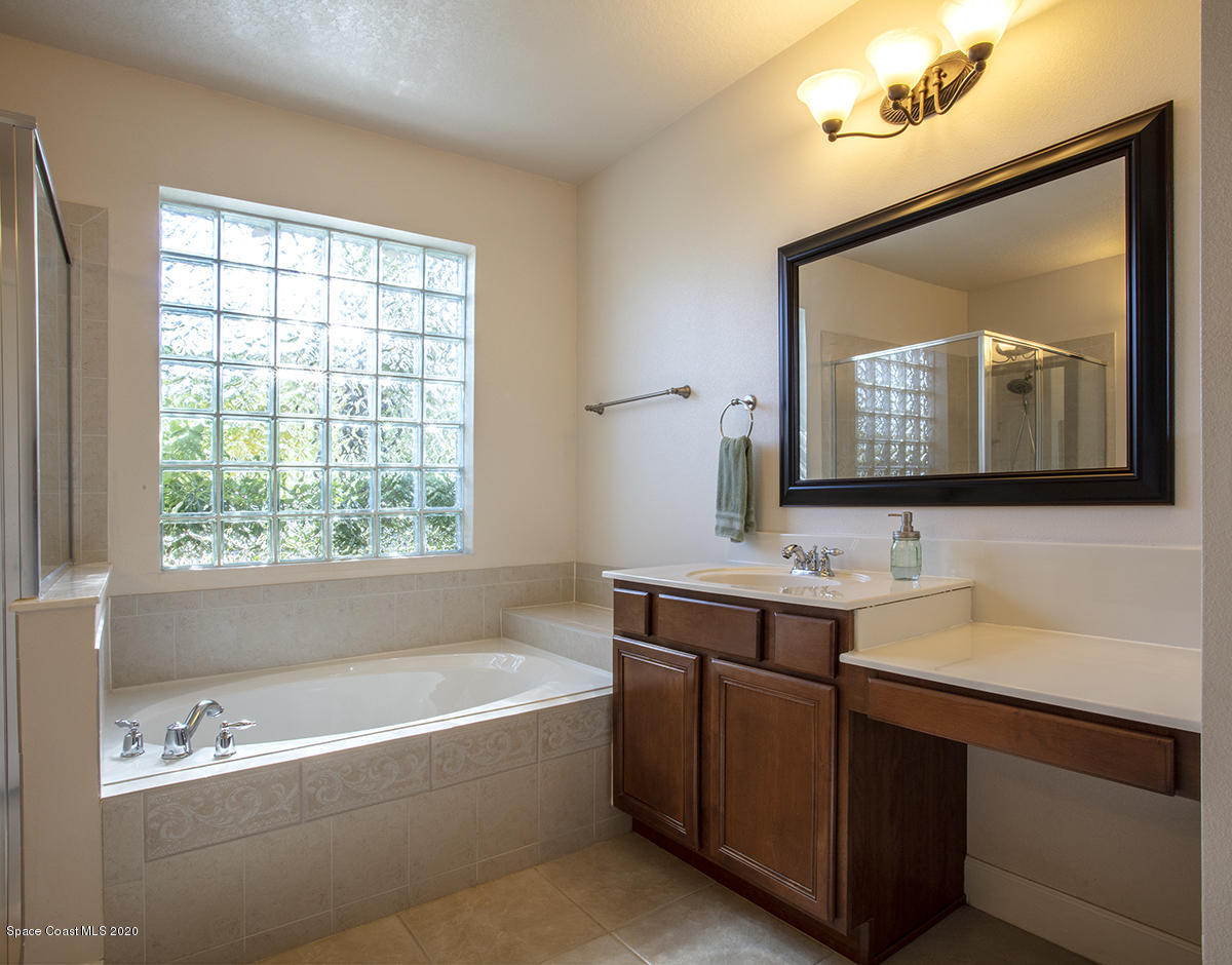 1694 Simerick Lane Melbourne, FL 32940 - Photo 30 of 55 Master Bath