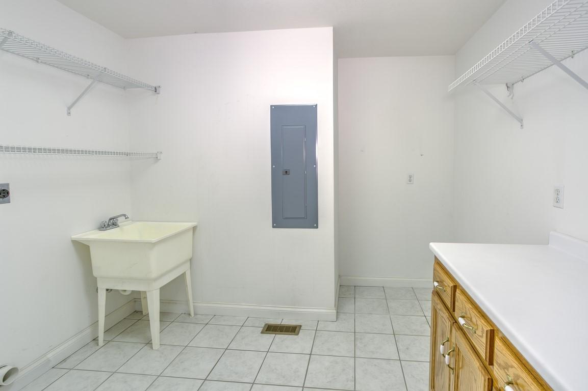 700 Hargis Road Signal Mountain, TN 37377 - Photo 14 of 39 Laundry Room