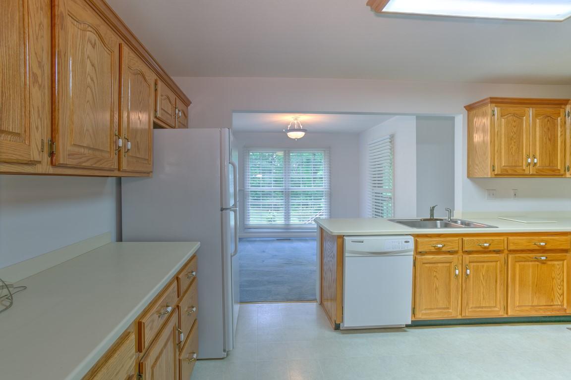 700 Hargis Road Signal Mountain, TN 37377 - Photo 10 of 39 Eat In Kitchen