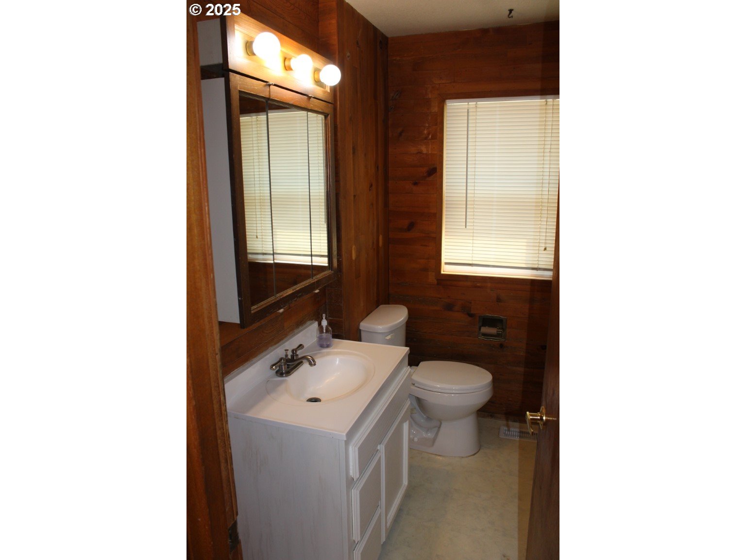 1206 Southwest 24th Street Pendleton, OR 97801 - Photo 14 of 21 a bathroom with a toilet sink and mirror