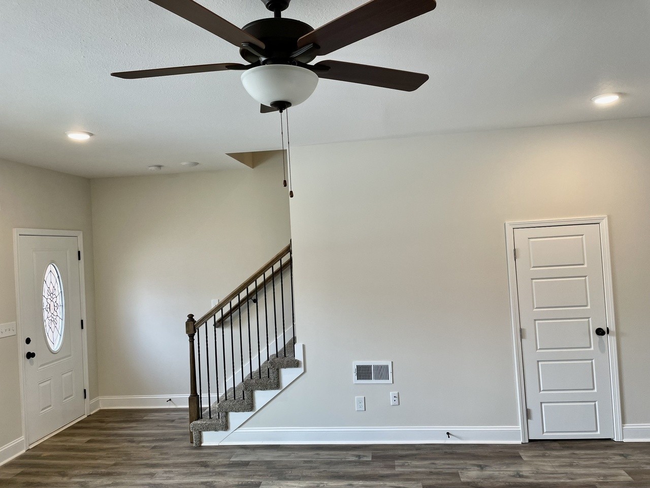 500 Peachers Mill Road, Unit C2 Clarksville, TN 37042 - Photo 10 of 16 a view of entryway and hall with wooden floor