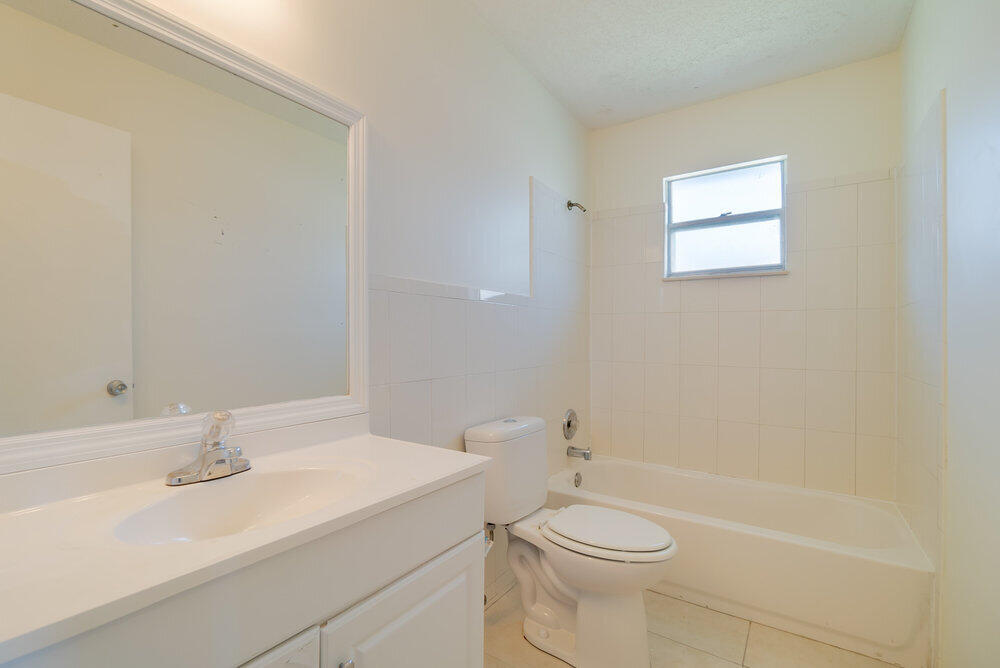 1565 West 10th Street Riviera Beach, FL 33404 - Photo 16 of 18 Bath 2
