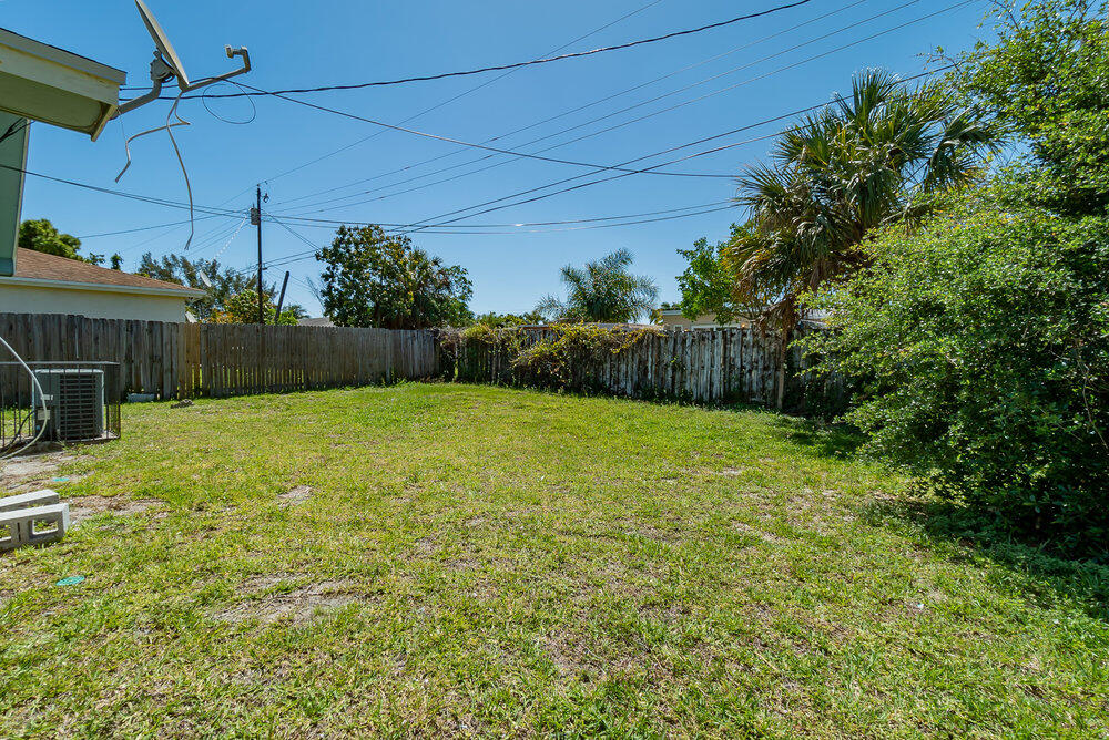 1565 West 10th Street Riviera Beach, FL 33404 - Photo 18 of 18 Back yard