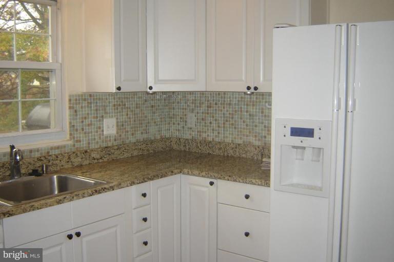 17513 Collier Circle Poolesville, MD 20837 - Photo 5 of 21 Kitchen #2