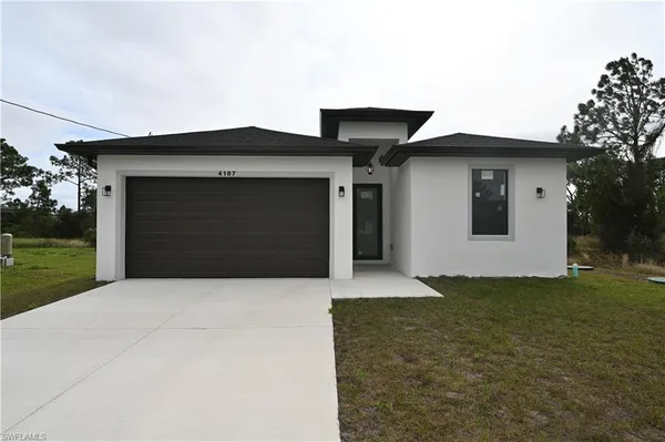 $2,100 | 4107 13th Street Southwest, Lehigh Acres, FL 33976