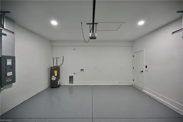 $2,100 | 4107 13th Street Southwest, Lehigh Acres, FL 33976