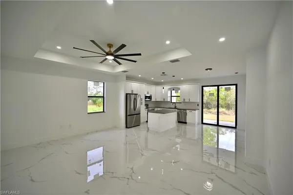 $2,100 | 4107 13th Street Southwest, Lehigh Acres, FL 33976