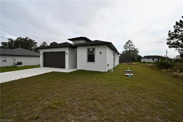 $2,100 | 4107 13th Street Southwest, Lehigh Acres, FL 33976