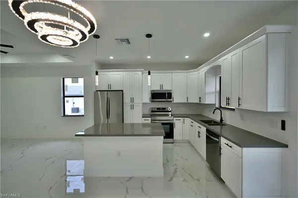 $2,100 | 4107 13th Street Southwest, Lehigh Acres, FL 33976