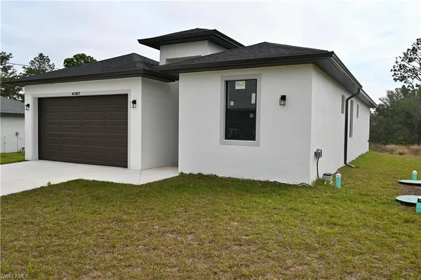 $2,100 | 4107 13th Street Southwest, Lehigh Acres, FL 33976