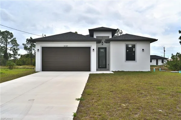 $2,100 | 4107 13th Street Southwest, Lehigh Acres, FL 33976