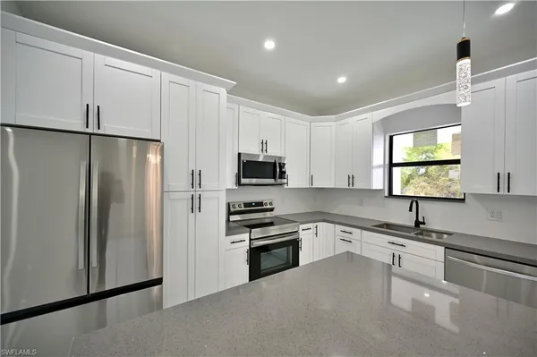 $2,100 | 4107 13th Street Southwest, Lehigh Acres, FL 33976