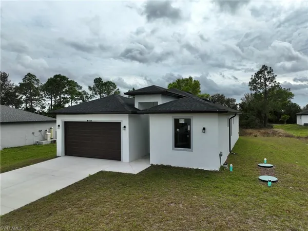 $2,100 | 4107 13th Street Southwest, Lehigh Acres, FL 33976