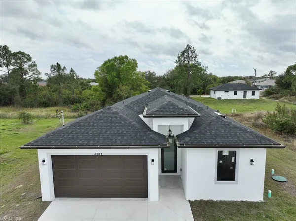 $2,100 | 4107 13th Street Southwest, Lehigh Acres, FL 33976
