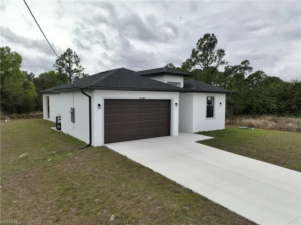 $2,100 | 4107 13th Street Southwest, Lehigh Acres, FL 33976