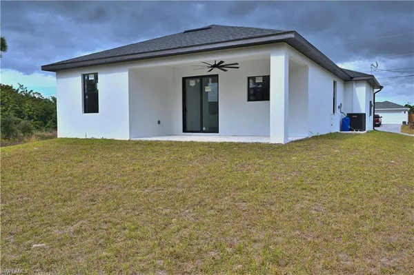 $2,100 | 4107 13th Street Southwest, Lehigh Acres, FL 33976