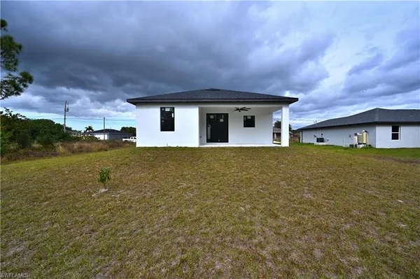 $2,100 | 4107 13th Street Southwest, Lehigh Acres, FL 33976