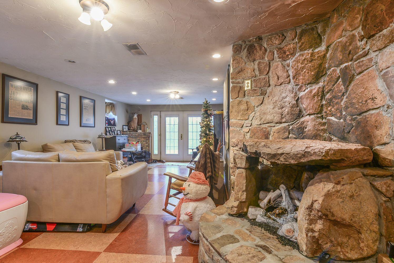 189 Hilton Road Gate City, VA 24251 - Photo 14 of 37 Lower level living room