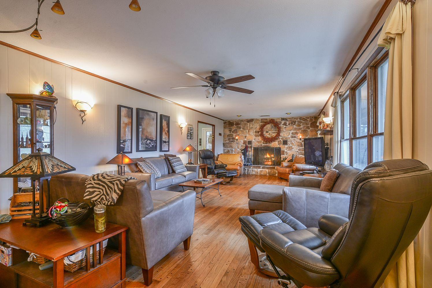 189 Hilton Road Gate City, VA 24251 - Photo 8 of 37 Living room