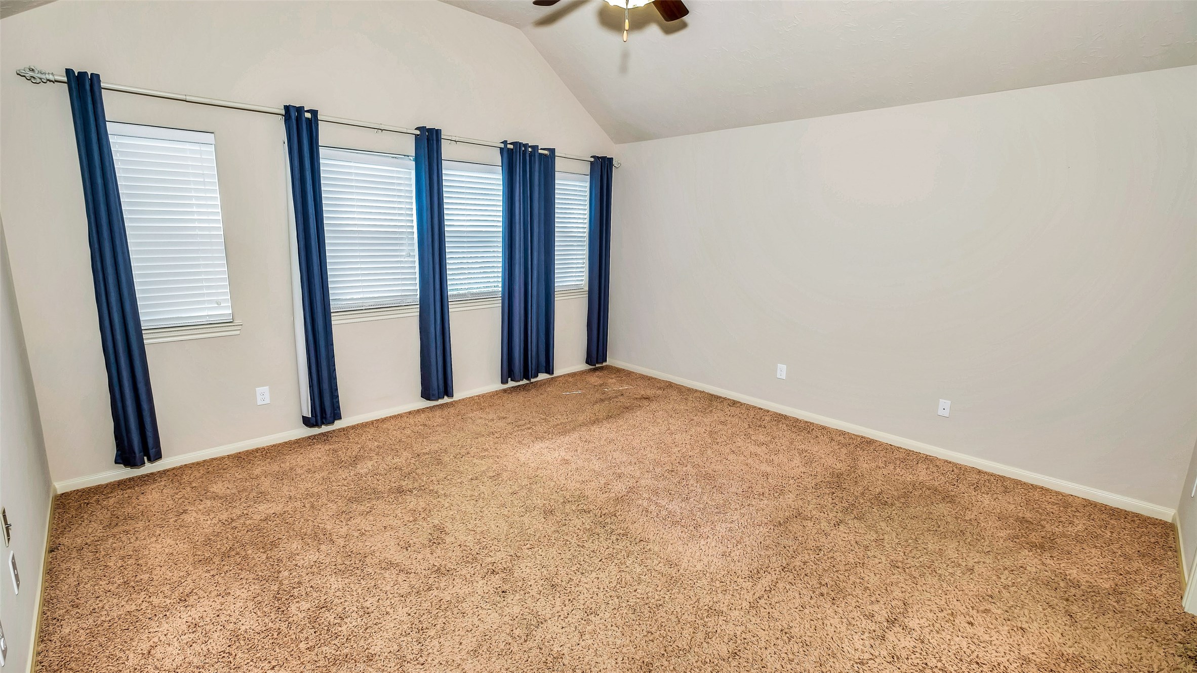 1724 Don Alejandro Houston, TX 77091 - Photo 15 of 32 a view of a room with windows