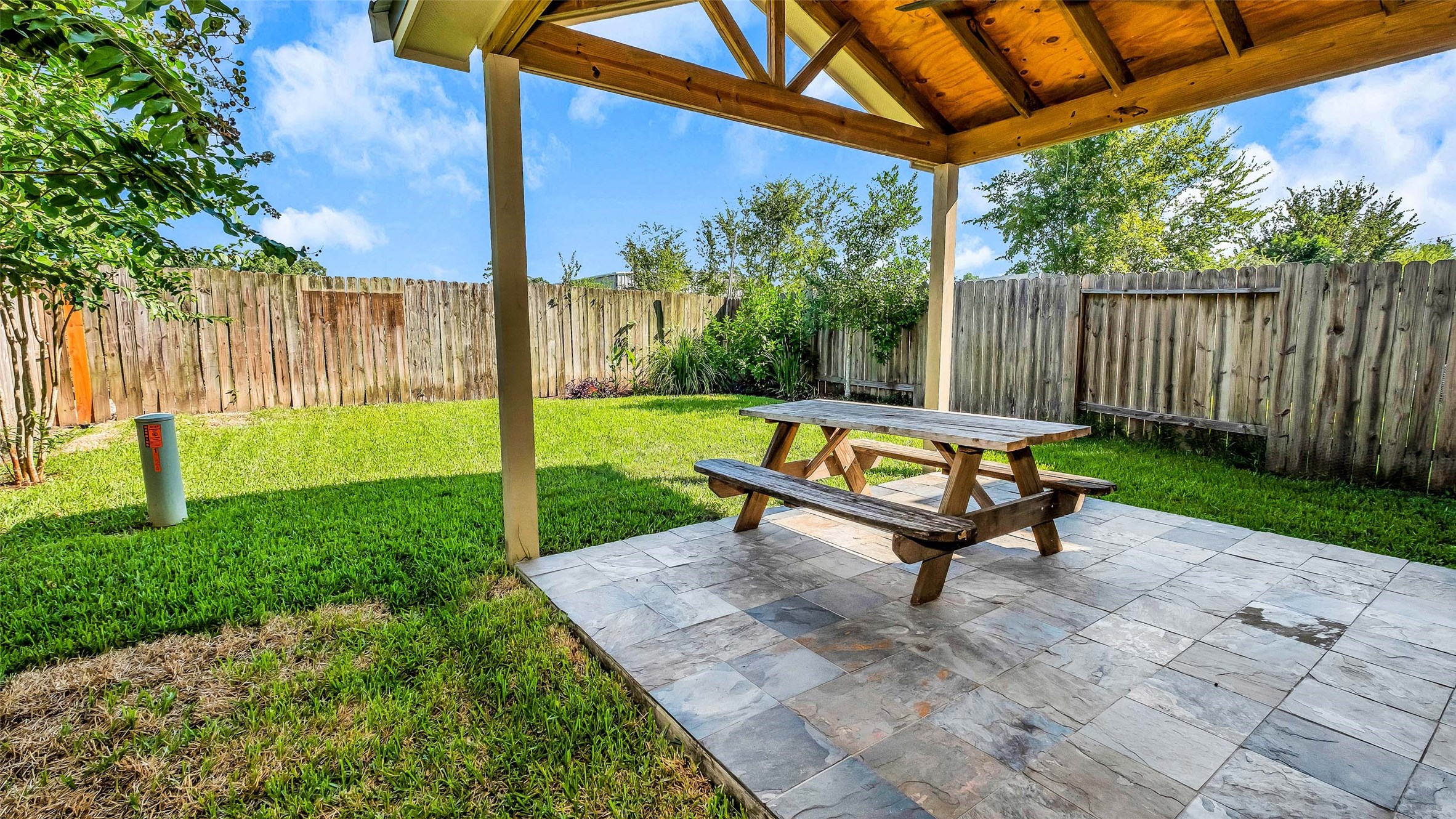 1724 Don Alejandro Houston, TX 77091 - Photo 28 of 32 a view of a park with a bench and a yard