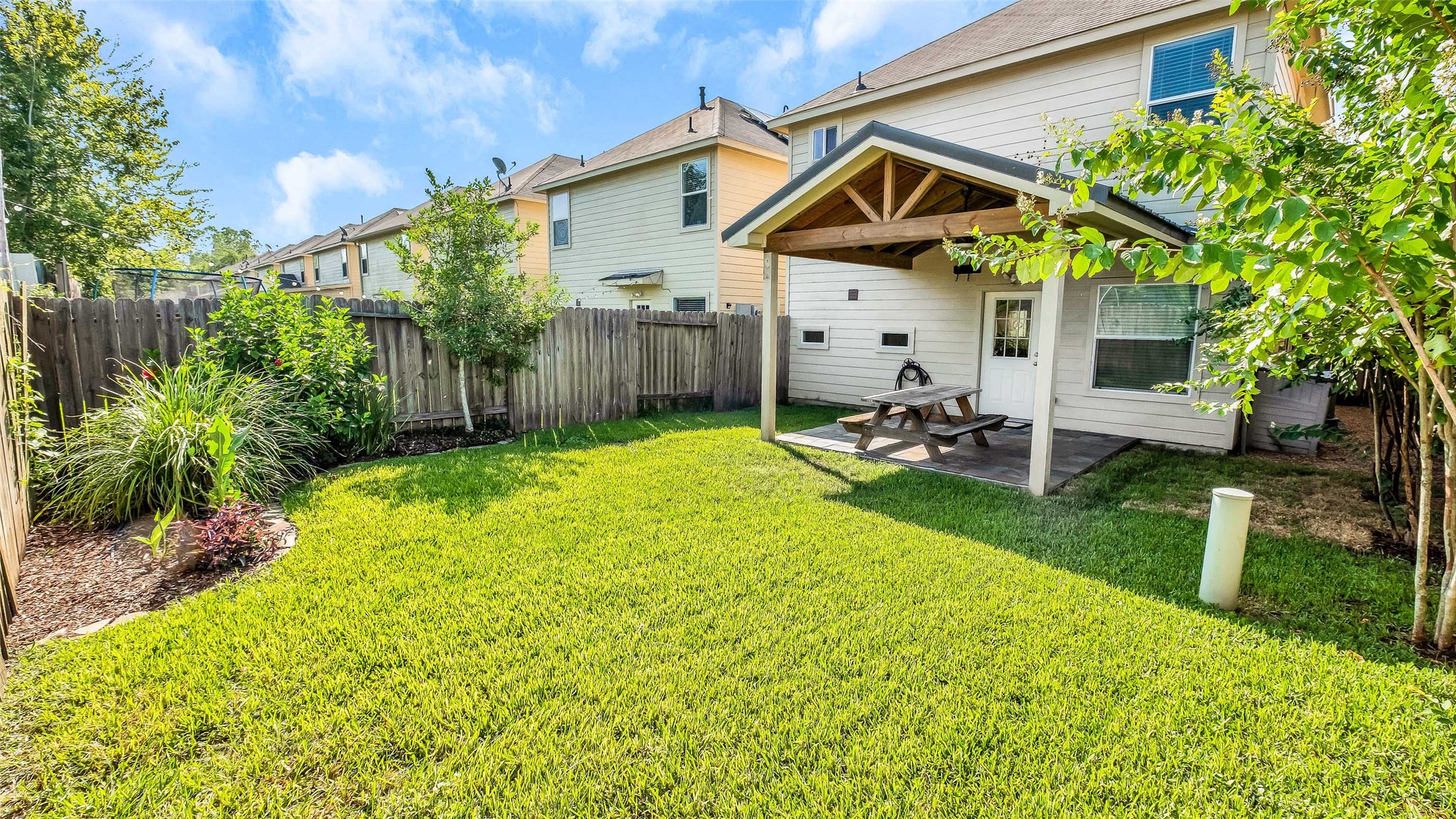 1724 Don Alejandro Houston, TX 77091 - Photo 29 of 32 a view of a chair and table in backyard of the house