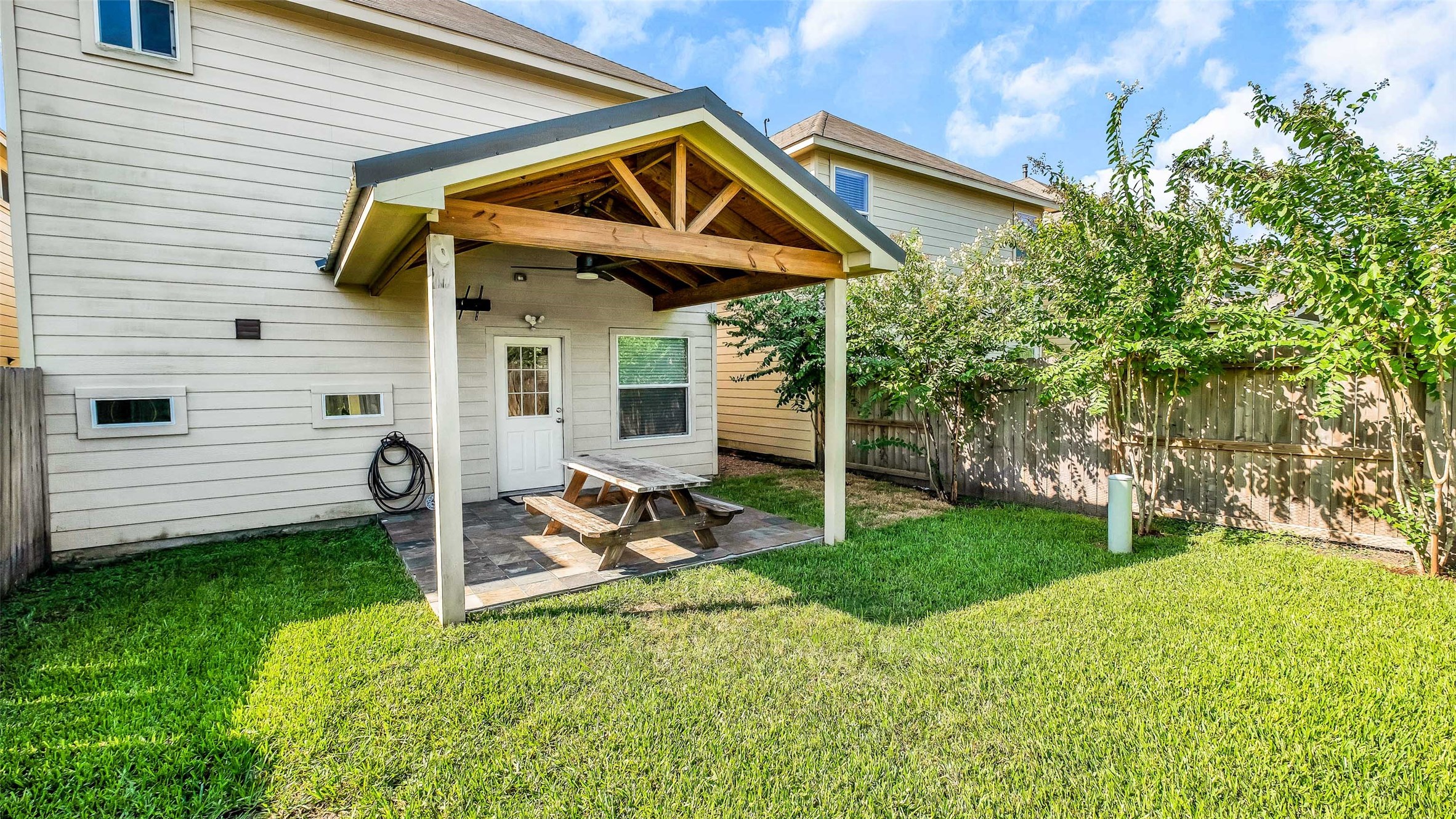 1724 Don Alejandro Houston, TX 77091 - Photo 30 of 32 a view of a chair and table in backyard of the house