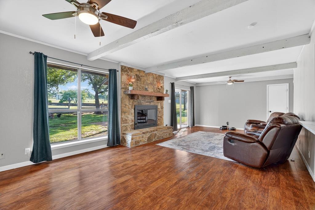 100 Green Meadows Circle Springtown, TX 76082 - Photo 5 of 40