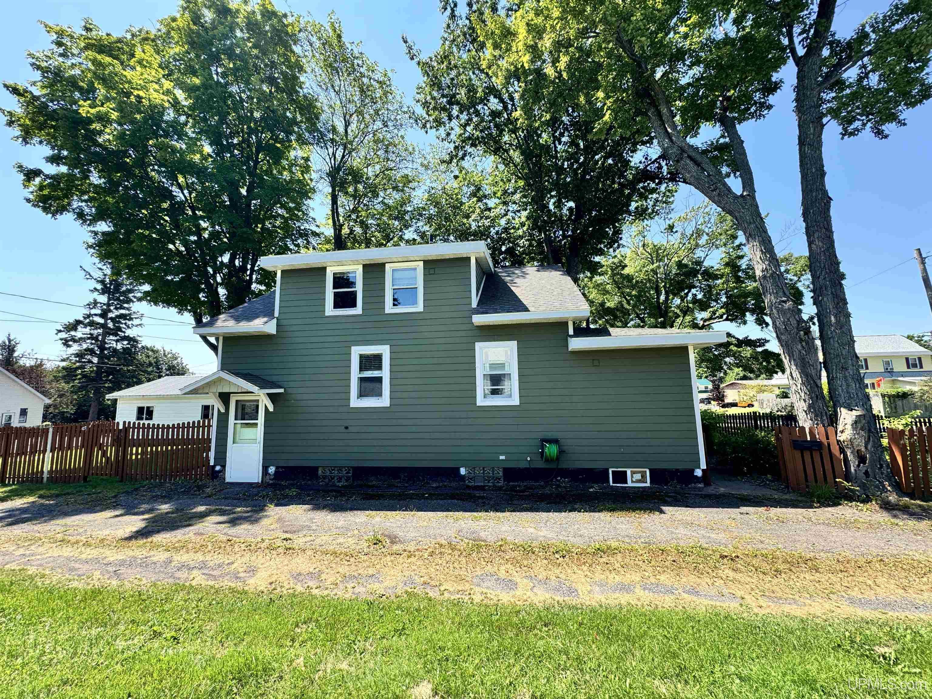 415 North 3rd Street L'Anse, MI 49946 - Photo 3 of 20