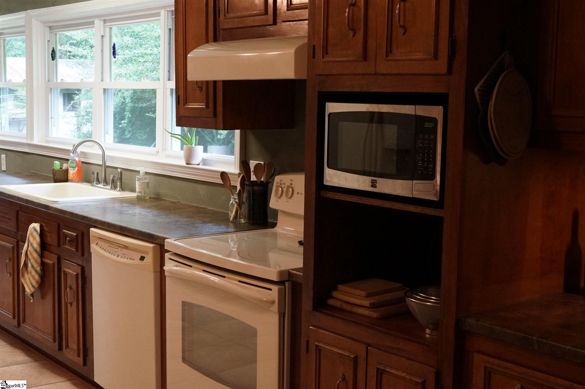 411 Langley Road Travelers Rest, SC 29690 - Photo 14 of 36 Gallery Image 14