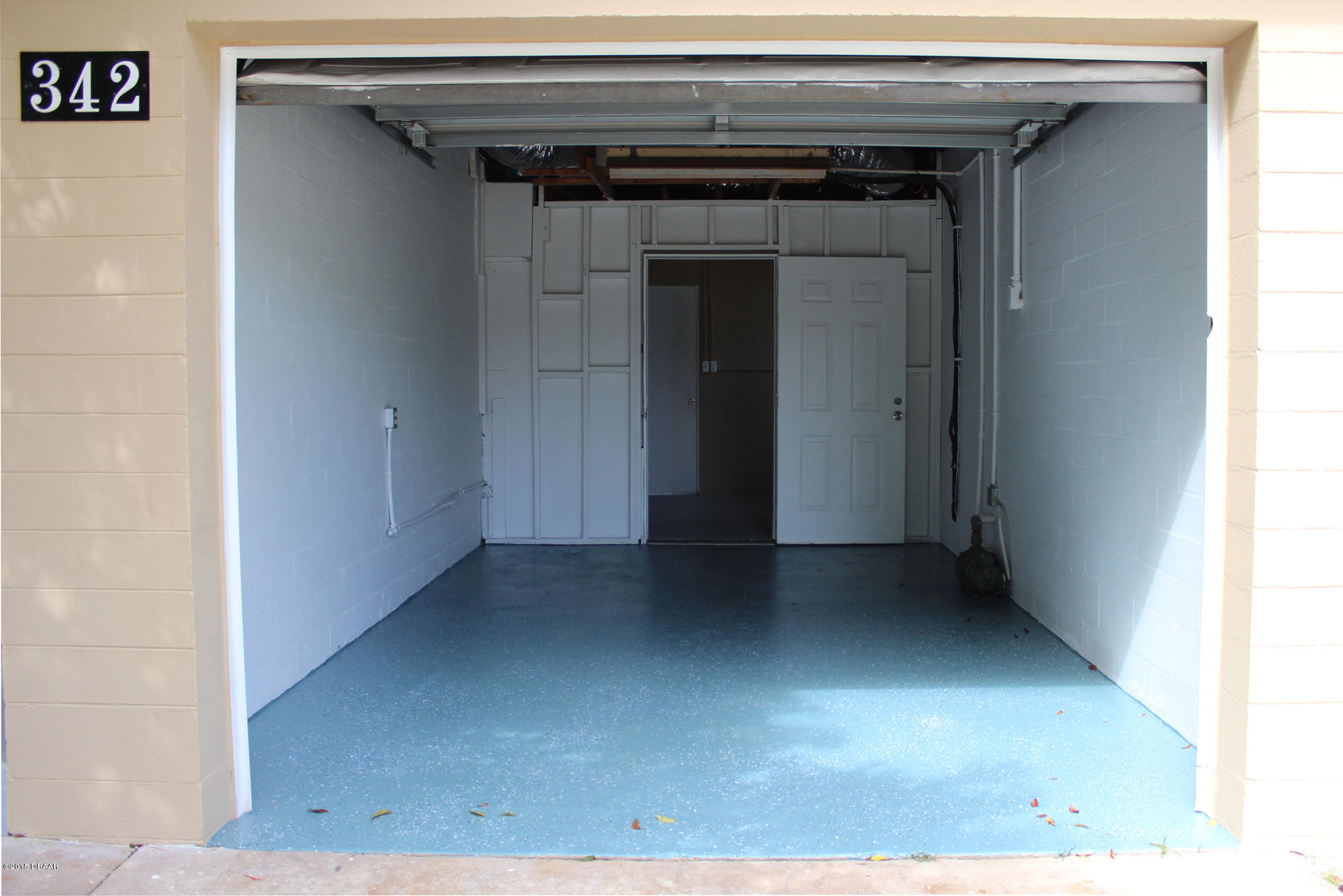 342 McIntosh Road Ormond Beach, FL 32174 - Photo 16 of 21 Garage