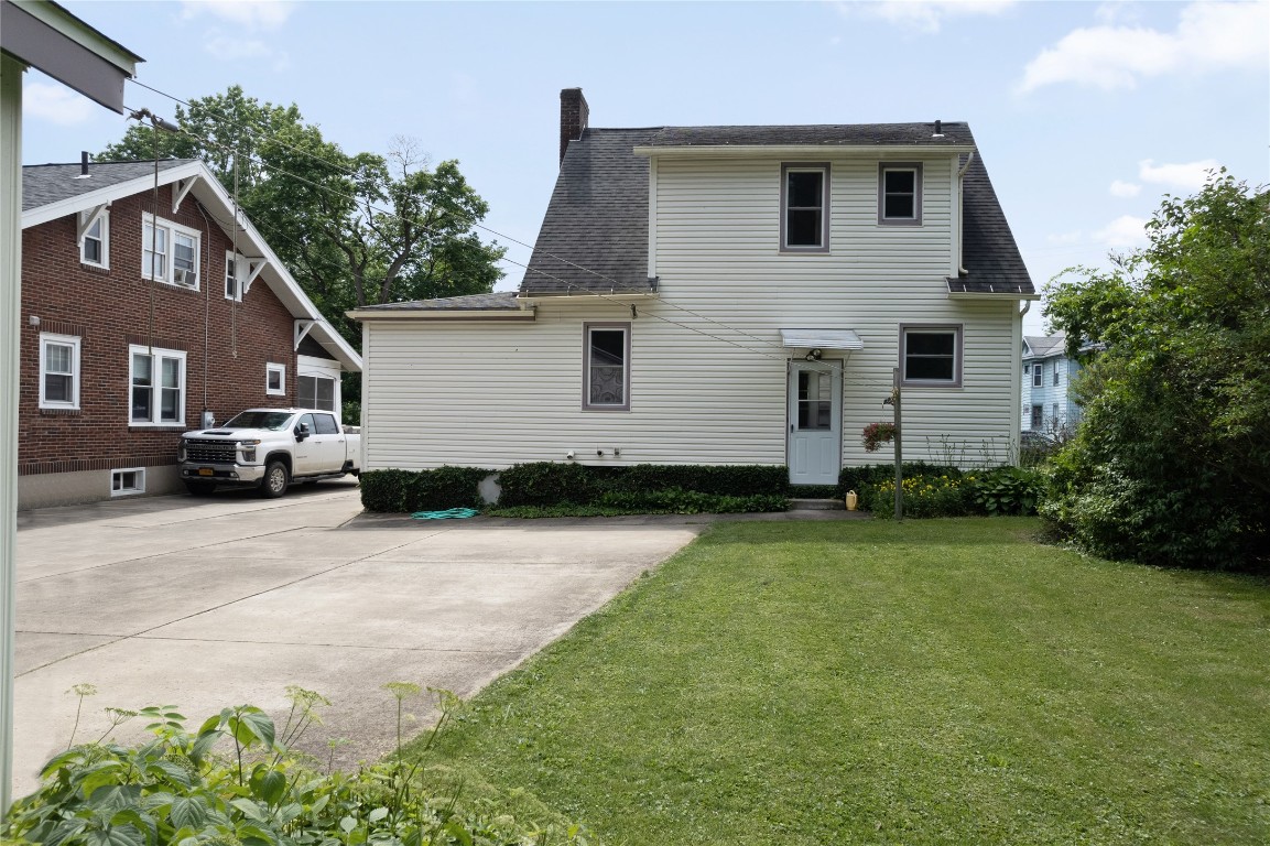 18 Riverside Street Binghamton, NY 13904 - Photo 2 of 32