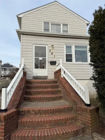 $3,600 | 561 East Olive Street, Unit UPSTAIRS, Long Beach, NY 11561