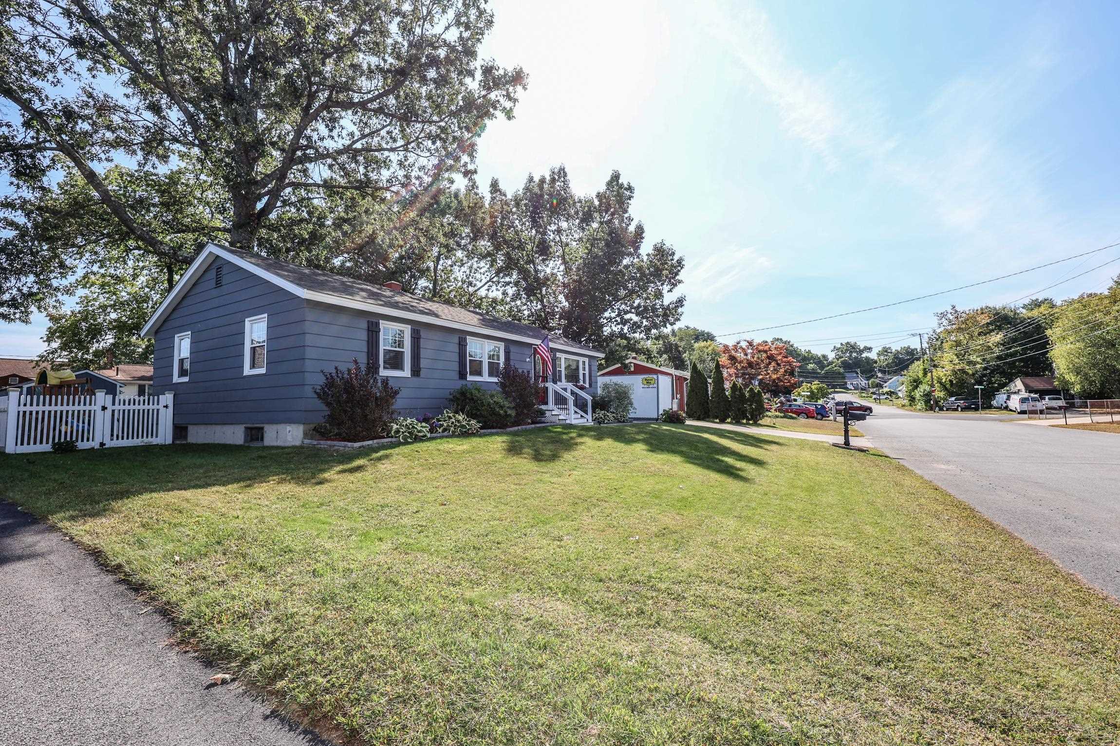 13 April Drive Nashua, NH 03060 - Photo 2 of 30