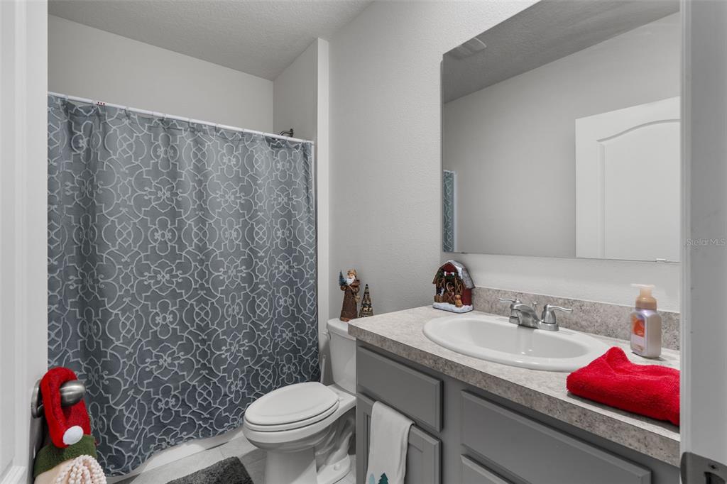 1523 White Hawk Way Groveland, FL 34736 - Photo 5 of 24 a bathroom with a sink toilet and shower