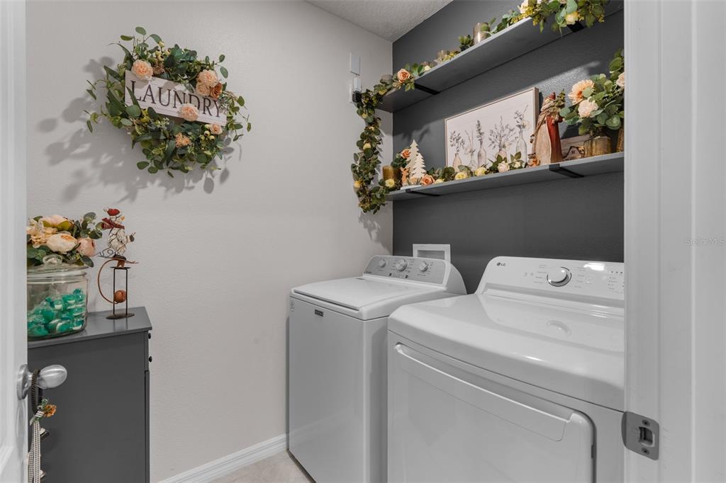 1523 White Hawk Way Groveland, FL 34736 - Photo 8 of 24 a utility room with dryer and washer