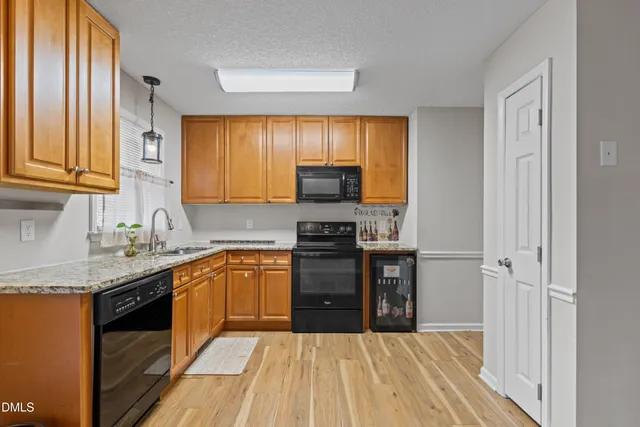 a view of empty room with wooden floor and ceiling fan