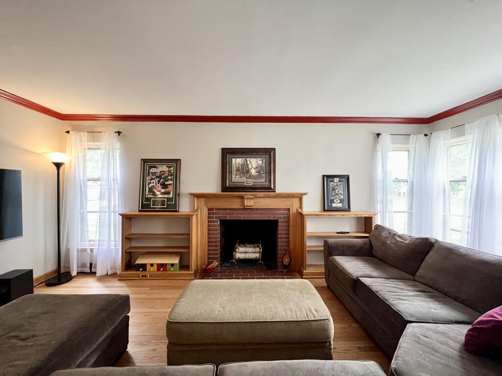 8302 Currie Avenue Wauwatosa, WI 53213 - Photo 11 of 53 4A20A2BA-72A0-4394-BE53-1390C1BC68BB_1_1