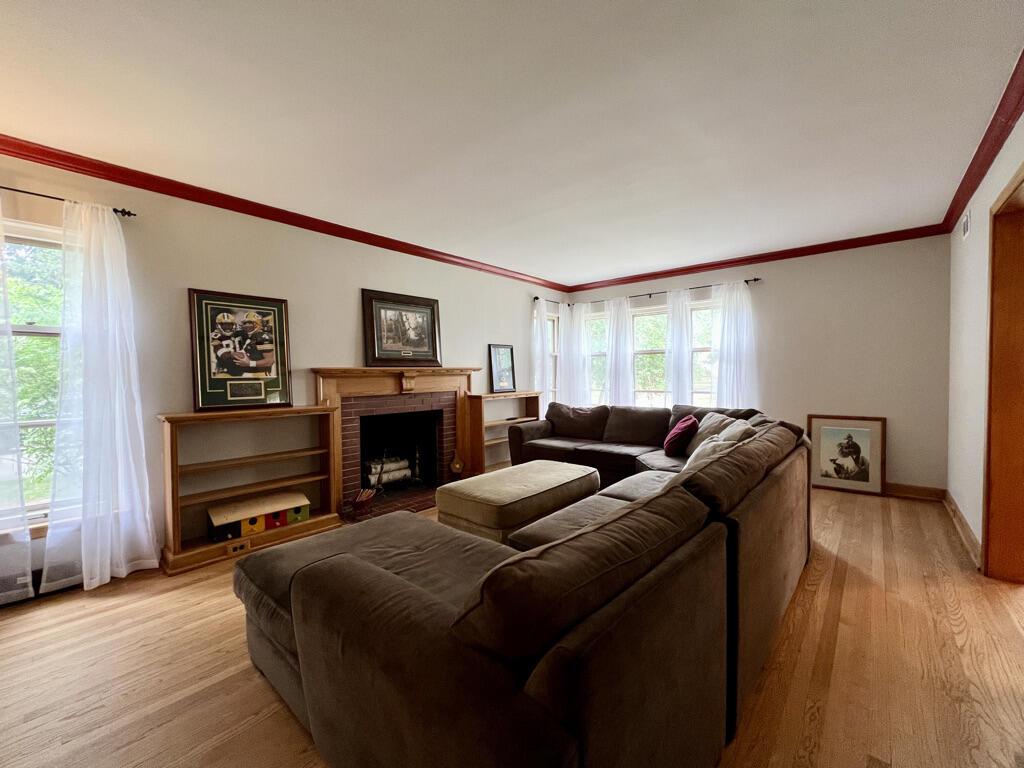 8302 Currie Avenue Wauwatosa, WI 53213 - Photo 12 of 53 F417A9EC-B8CC-470A-9C08-9772982039C8_1_1