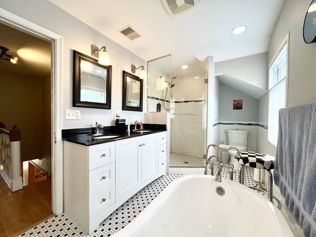 8302 Currie Avenue Wauwatosa, WI 53213 - Photo 32 of 53 86D5457F-9EA2-4097-B604-27D5554CB476_1_1