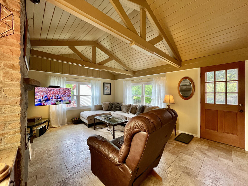 8302 Currie Avenue Wauwatosa, WI 53213 - Photo 4 of 53 14894E18-3370-4F78-AEE9-EE0B0F71198E_1_1