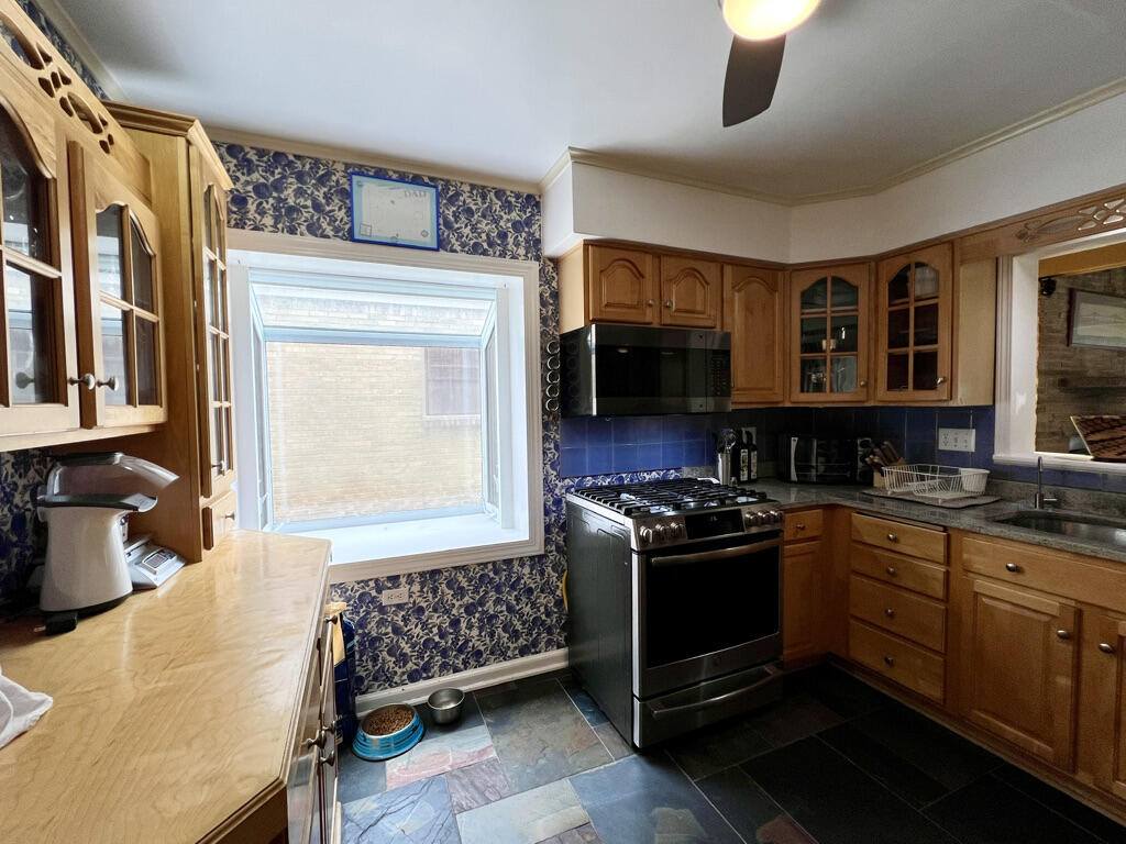 8302 Currie Avenue Wauwatosa, WI 53213 - Photo 7 of 53 0FB18118-B9A1-4707-9D39-B25E9097D6BB_1_1