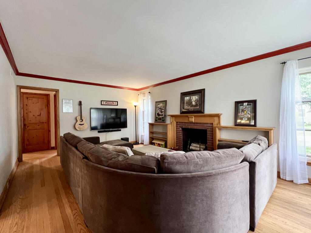 8302 Currie Avenue Wauwatosa, WI 53213 - Photo 9 of 53 4C8645B6-3B29-4CBA-BF7B-BB621FE6C2EF_1_1