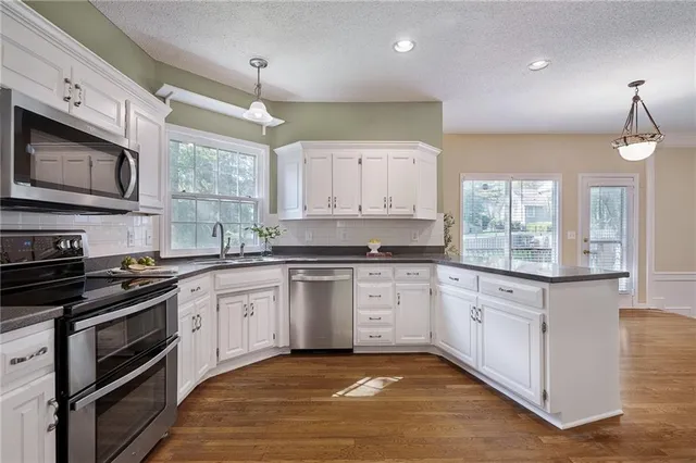 $535,000 | 9139 West 131st Place, Overland Park, KS 66213